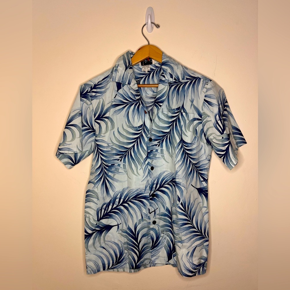 Aloha Republic Hawaiian Luau short sleeved button up shirt, men’s small.